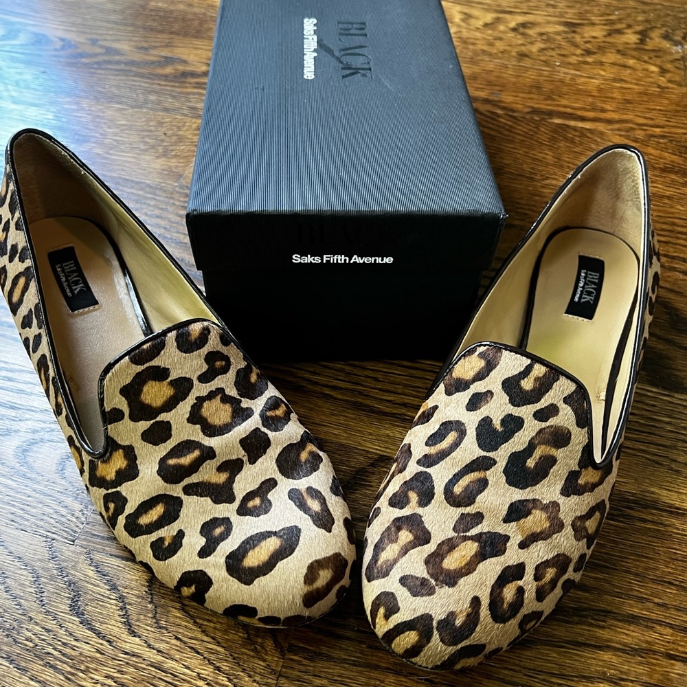 Saks leopard print gold heel flats sz 10 fun detailing